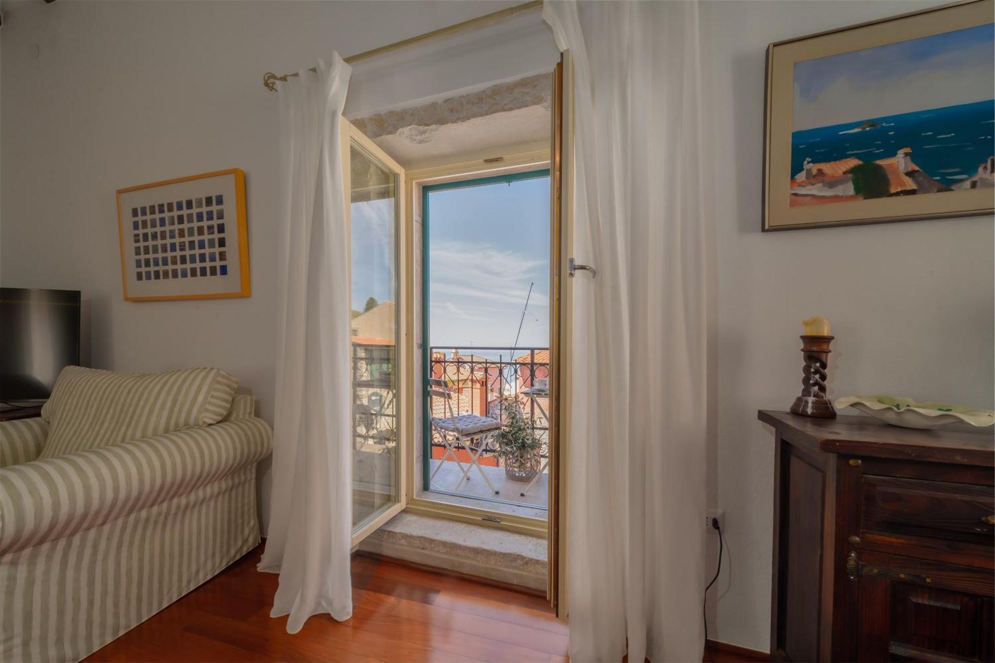Old Town Seabreeze Residence Ровинь Экстерьер фото