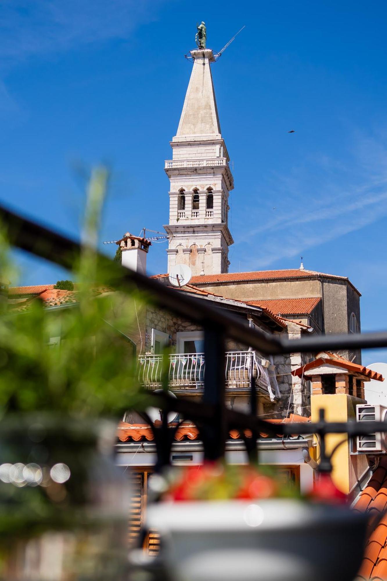 Old Town Seabreeze Residence Ровинь Экстерьер фото