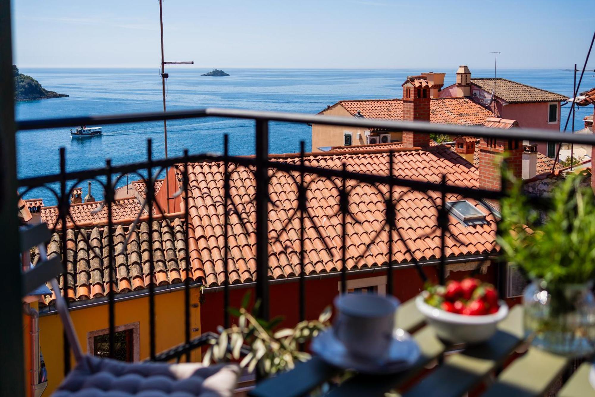 Old Town Seabreeze Residence Ровинь Экстерьер фото